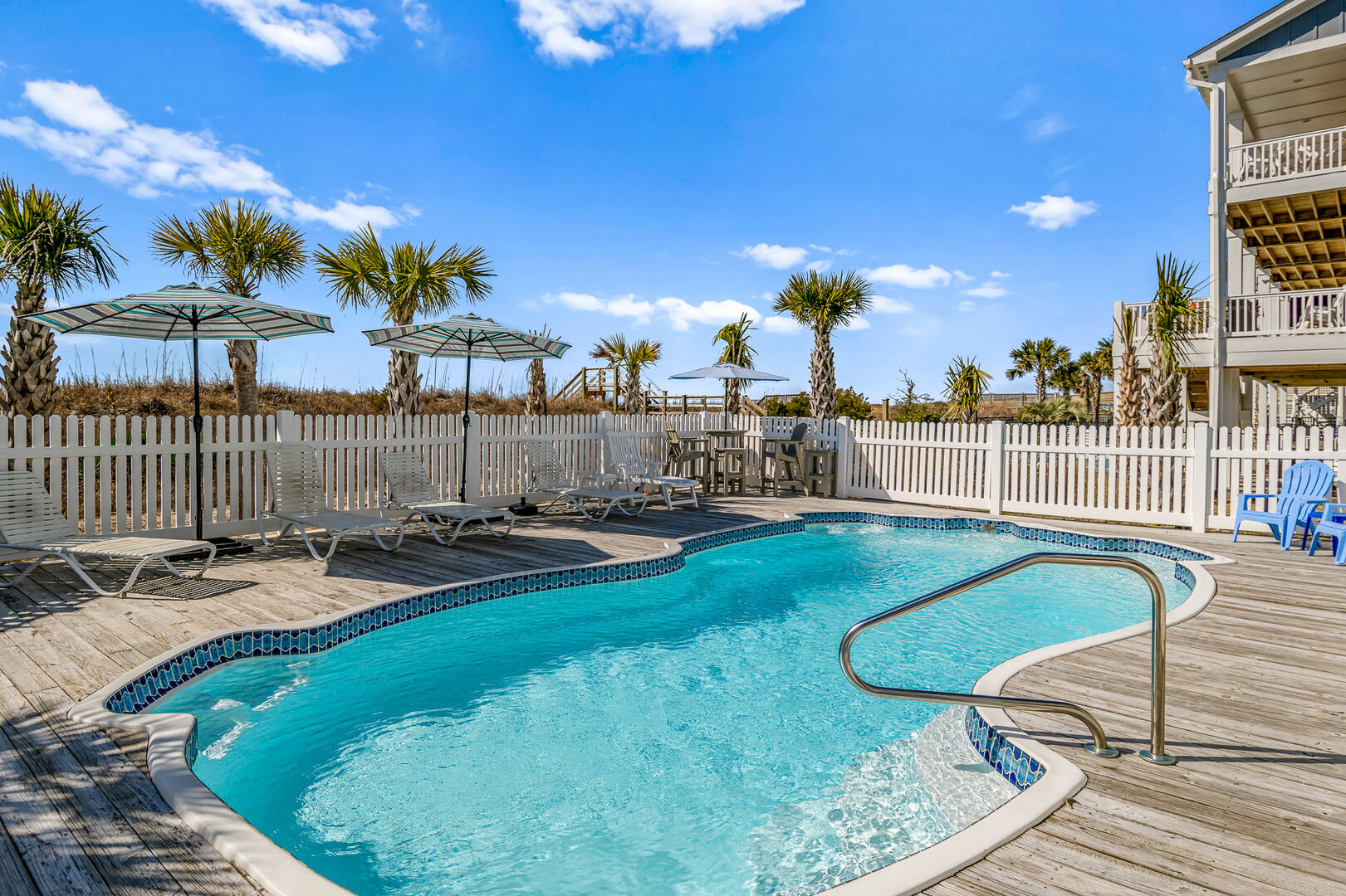 airbnb rentals with a pool in holden beach